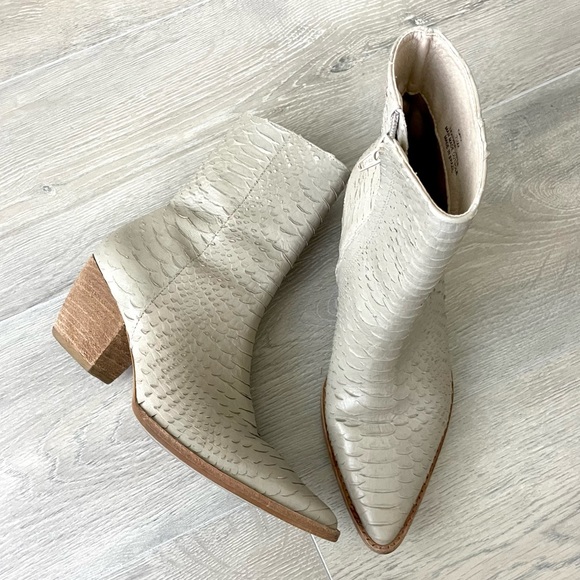 Matisse Shoes - Matisse Caty leather snakeskin ankle boot